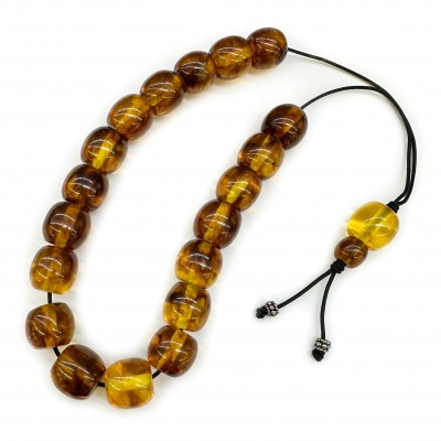 Κομπολόι με 19 χάντρες 16x15mm από σκόνη Κεχριμπάρι και ρητίνη διάφανο μελί με καφέ νερά