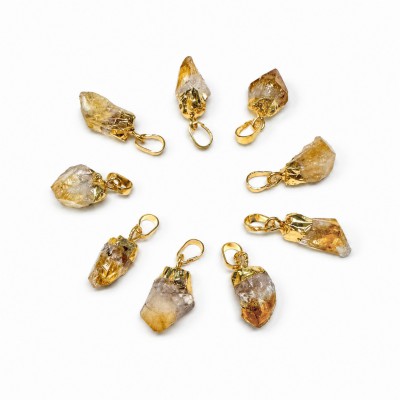Κιτρίνης (Citrine) φυσικός ημιπολύτιμος λίθος ακανόνιστος κρεμαστός με επίχρυση λεπτομέρεια 15mm