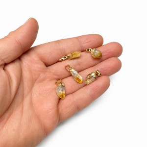 Κιτρίνης (Citrine) φυσικός ημιπολύτιμος λίθος ακανόνιστος κρεμαστός με επίχρυση λεπτομέρεια 15mm Ακανόνιστοι Κρεμαστοί Λίθοι