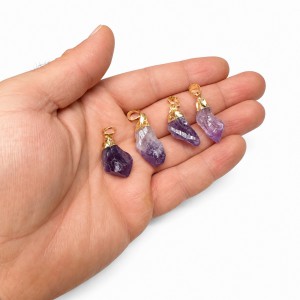 Αμέθυστος (Amethyst) φυσικός ημιπολύτιμος λίθος ακανόνιστος κρεμαστός με επίχρυση λεπτομέρεια 20∽25mm Ακανόνιστοι Κρεμαστοί Λίθοι