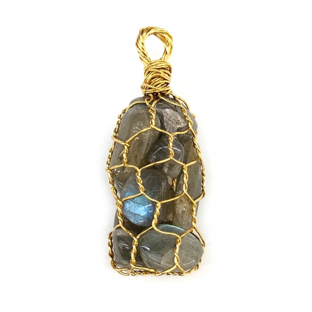 Λαμπραντορίτης (Labradorite) φυσικοί ημιπολύτιμοι λίθοι σε χειροποίητο πλεκτό πουγκί από σύρμα κρεμαστό 50x20mm Ακανόνιστοι Κρεμαστοί Λίθοι
