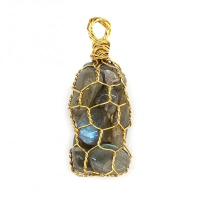 Λαμπραντορίτης (Labradorite) φυσικοί ημιπολύτιμοι λίθοι σε χειροποίητο πλεκτό πουγκί από σύρμα κρεμαστό 50x20mm