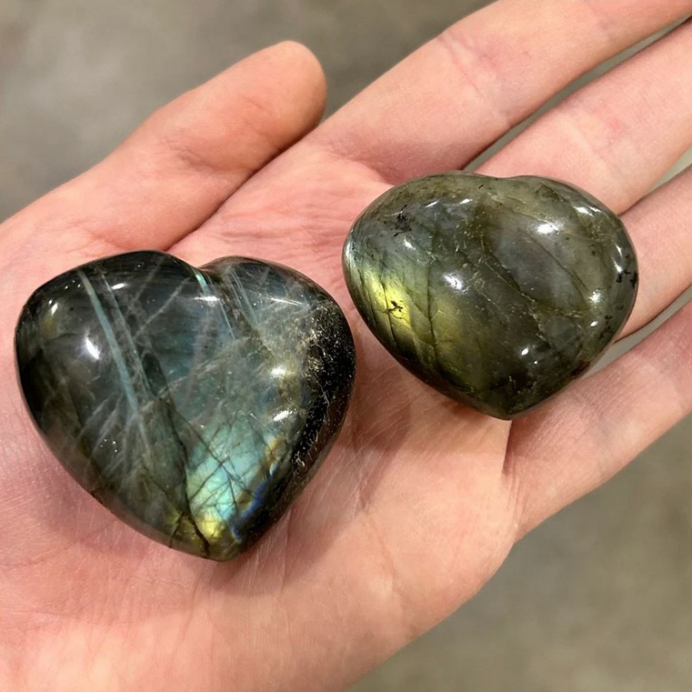 Λαμπραντορίτης (Labradorite) φυσικός ημιπολύτιμος λίθος σε σχήμα καρδιά 5cm Λίθοι Χώρου