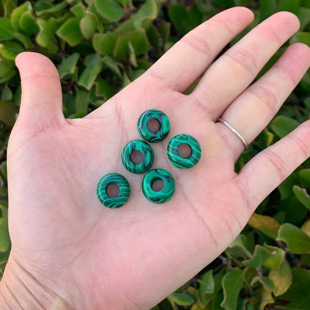Μαλαχίτης πράσινος (Malachite) φυσικός ημιπολύτιμος λίθος χάντρα πλακέ 14x8mm με μεγάλη τρύπα 6mm (τιμή ανά χάντρα) Λίθοι με Μεγάλη Τρύπα