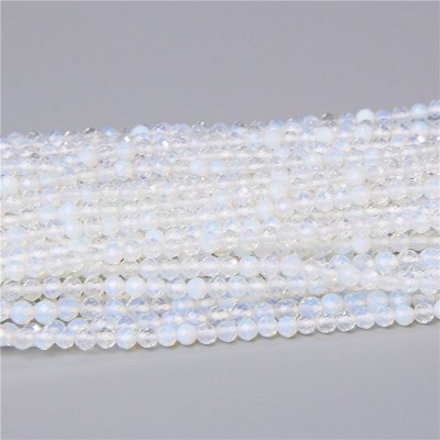 Φεγγαρόπετρα (Moonstone) πολυγωνικές χάντρες 4mm (σειρά∽38cm∽100χάντρες)